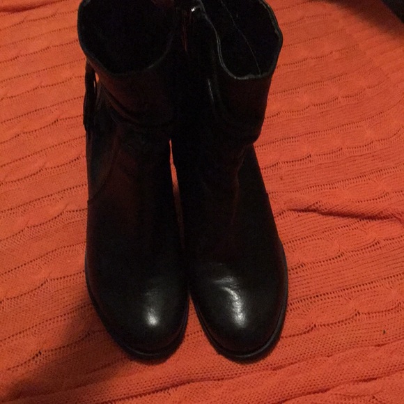 Fierce black bootie! Leather with tassel detail. - Picture 2 of 6